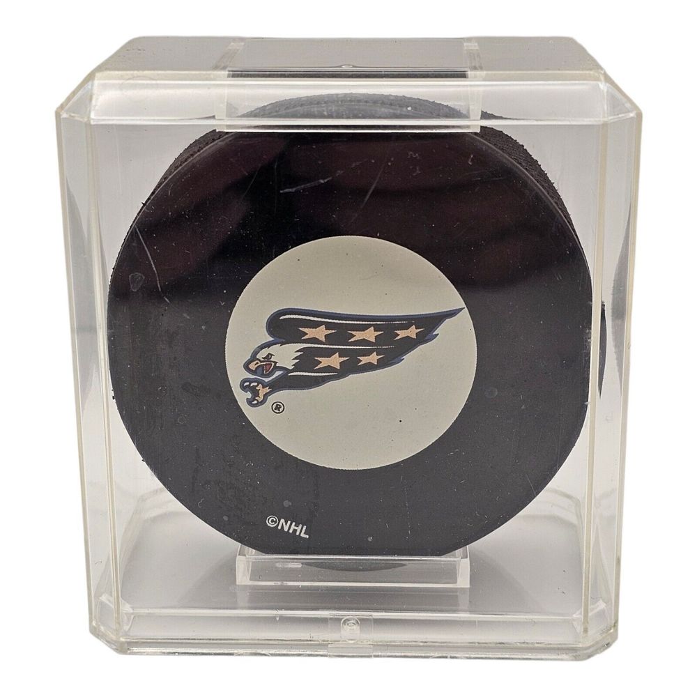 WASHINGTON‎ CAPITALS NHL Official Hockey Puck Vegum Slovenia w/ Display Case
